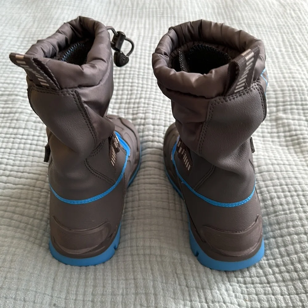 KEEN Kids' Black and Blue Snow Boots - Picture 11 of 11